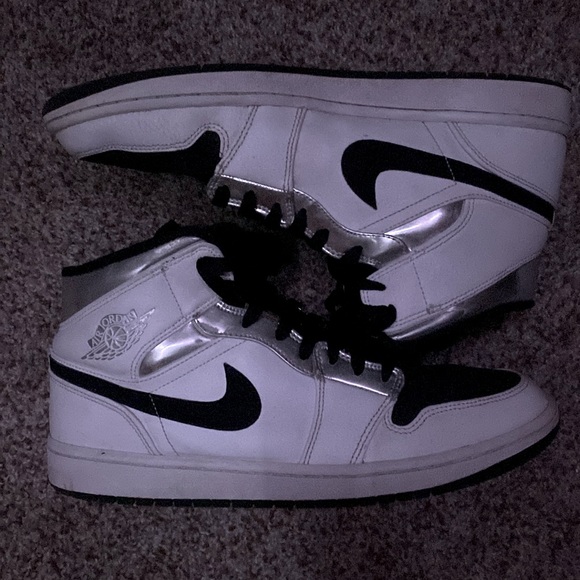 スニーカー Nike Air Jordan 1 Mid Alternate Think 16 Size 11.5 - Air Jordan 1 Mid SE, Think 16 Alternate, White